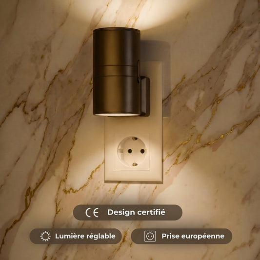 Applique murale LED noire allumée, branchée sur une prise